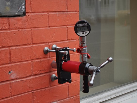 Испытание на вырыв анкерных креплений из наружной стены для определения возможности устройства навесной вентилируемой системы