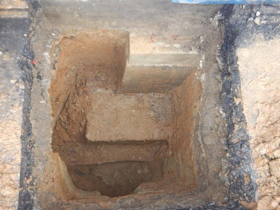 Шурф под фундамент наружной колонны производственного здания